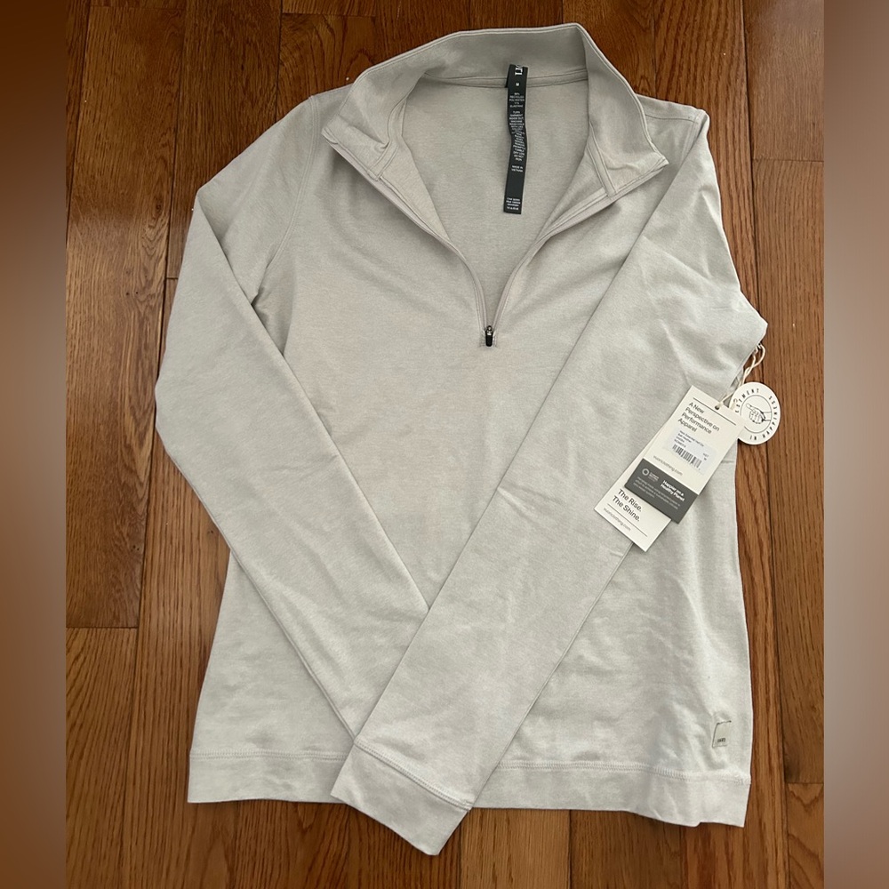 Vuori halo women’s essential half zip NWT
